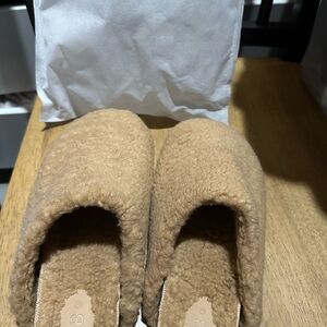 NWT INTENTIONALLY BLANK Clogs